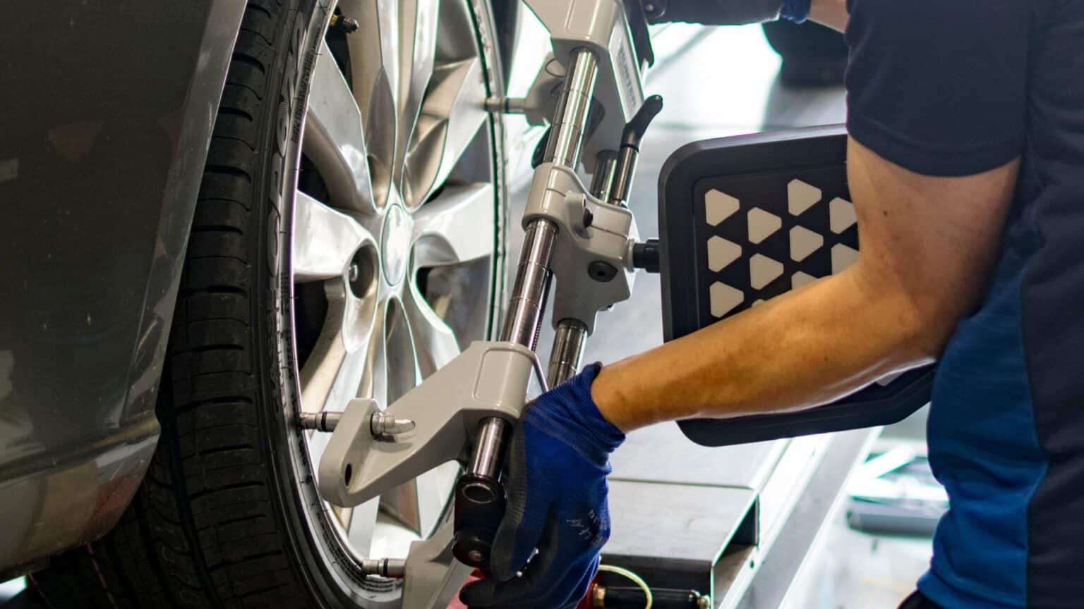 10 Warning Signs that Suggest a Wheel Alignment Is Necessary - Opple House