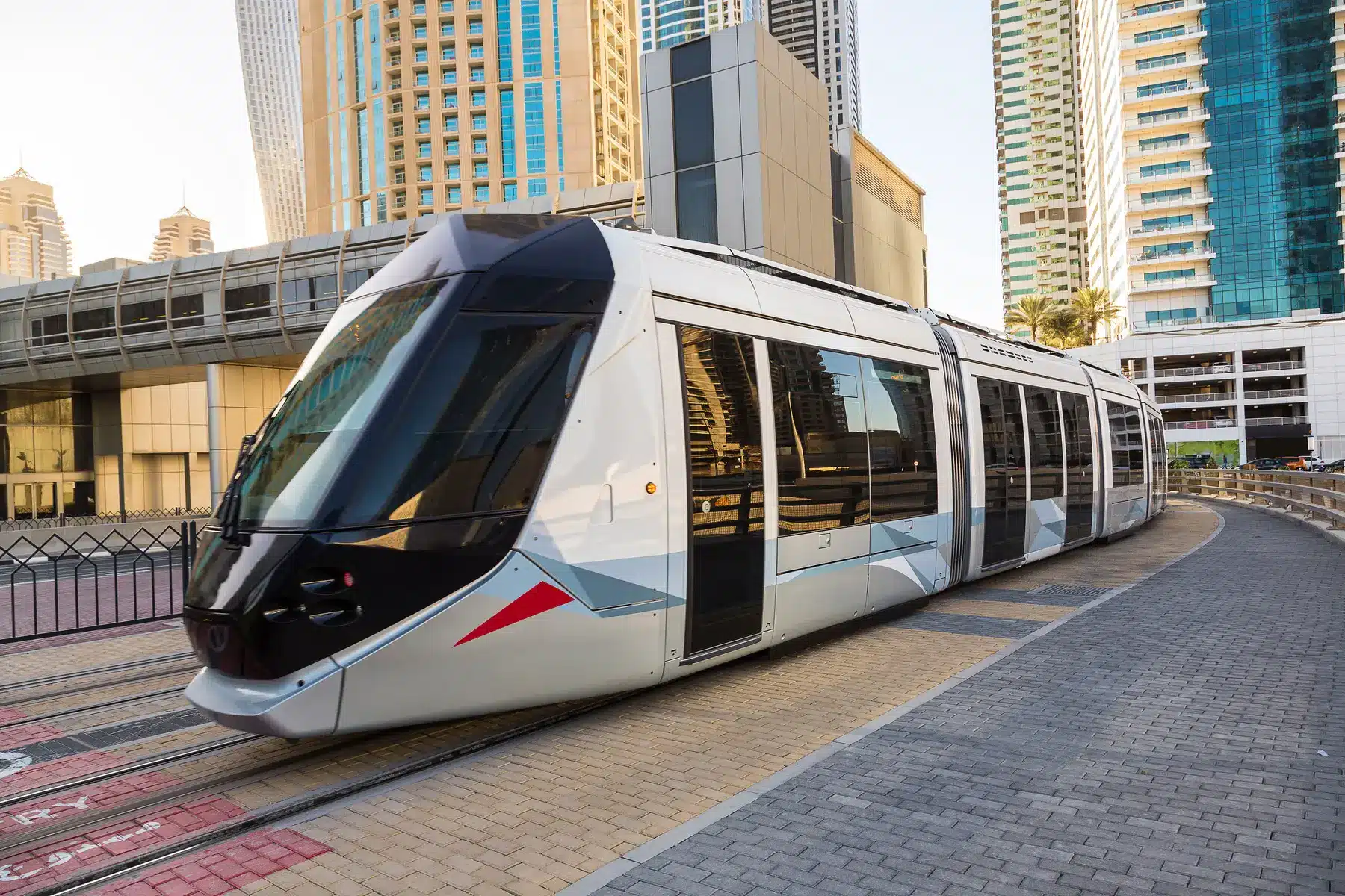 Factors to Consider When Choosing a Means of Transportation in the UAE