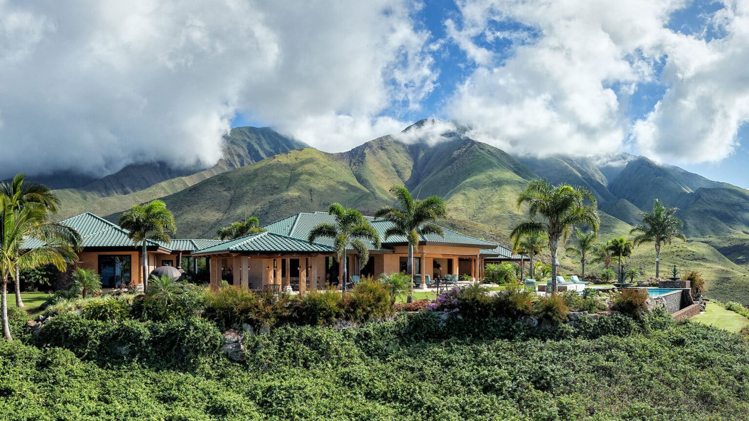 Inside the Luxurious House of Woody Harrelson - Opple House