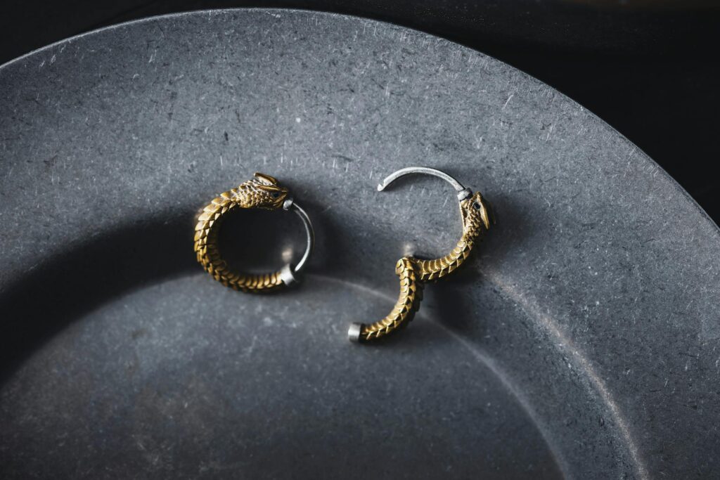 Easy Tips to Find Elegant Gold Earrings Under Budget