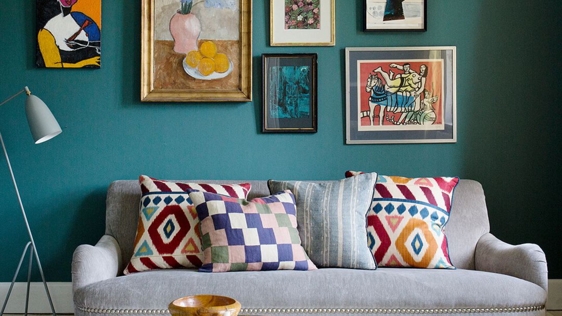 How_to_Incorporate_Dark_Teal_Wall_Paint_Into_Your_Home_Decor