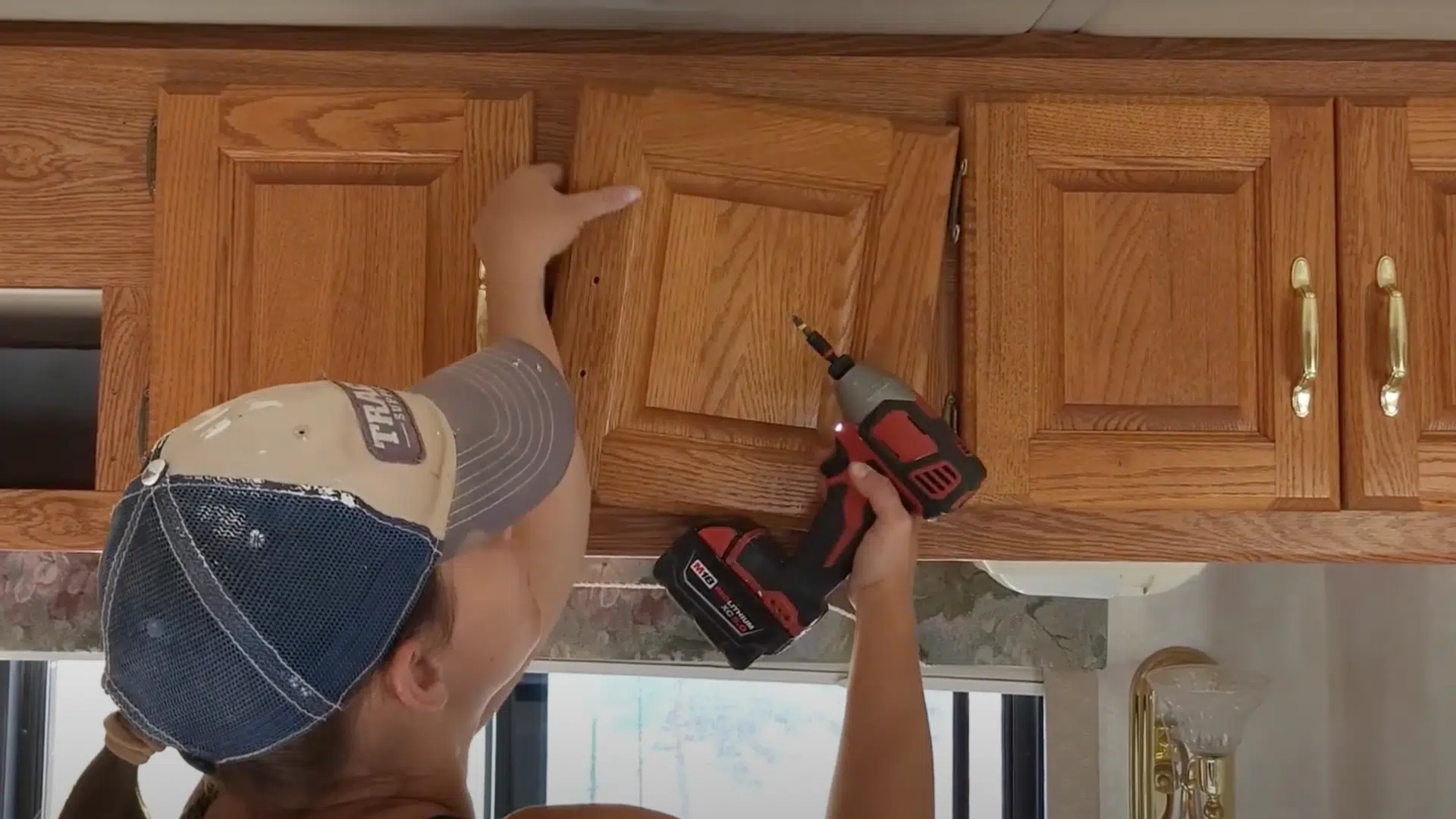 Step_1_Remove_the_Cabinet_Doors_and_Hardware