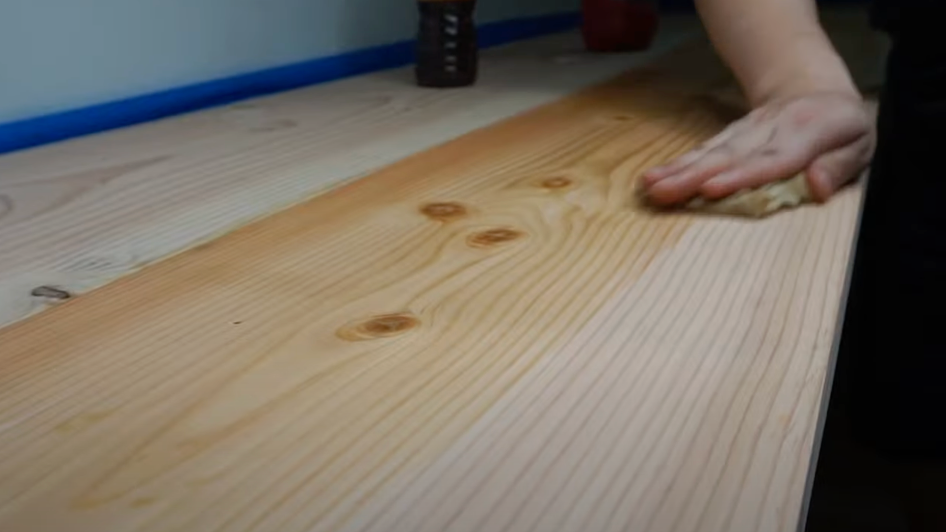 Step_4_Staining_and_Finishing_the_Wood