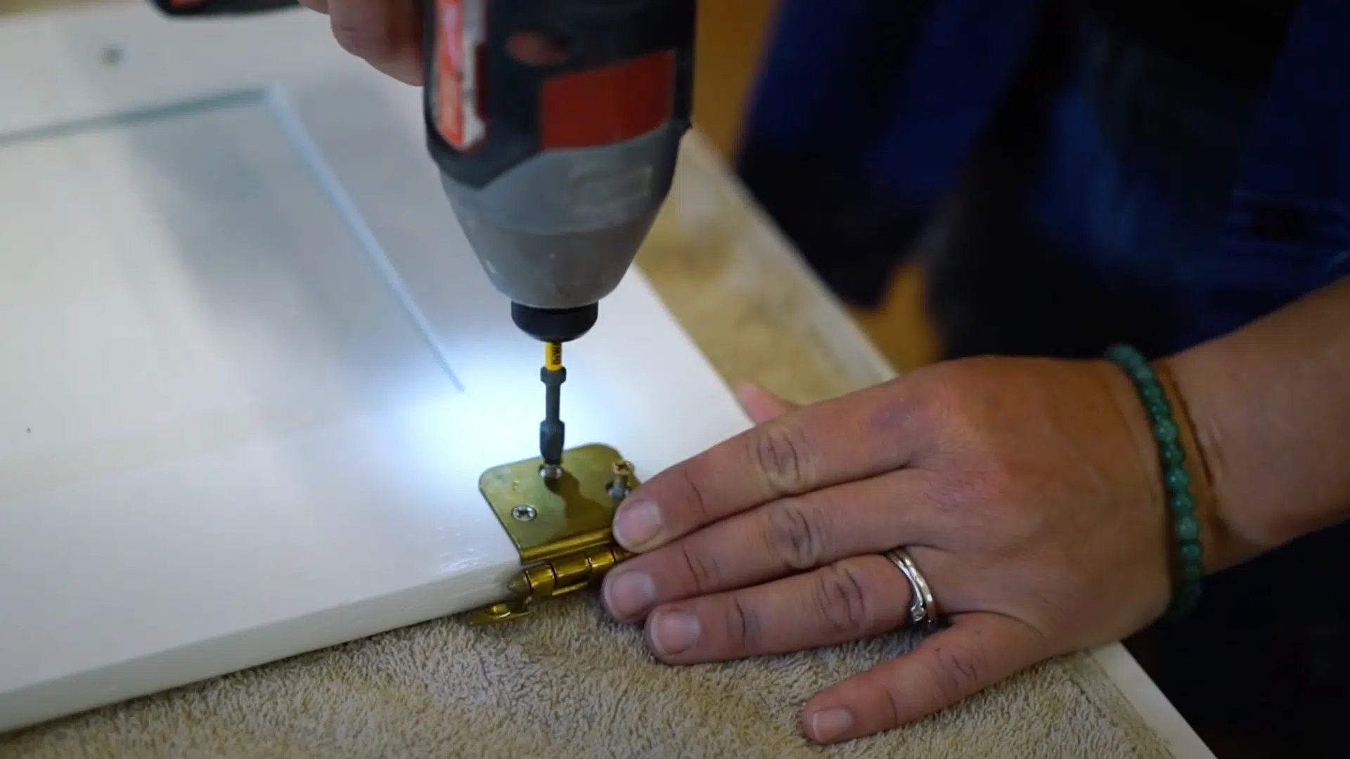 Step_7_Reinstall_Cabinet_Hardware_and_Doors