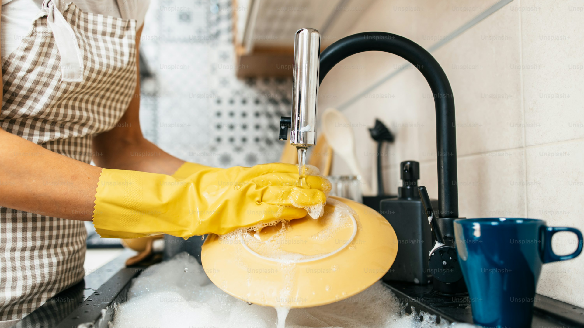 When_Is_Dish_Soap_Enough_for_Mold_Cleanup
