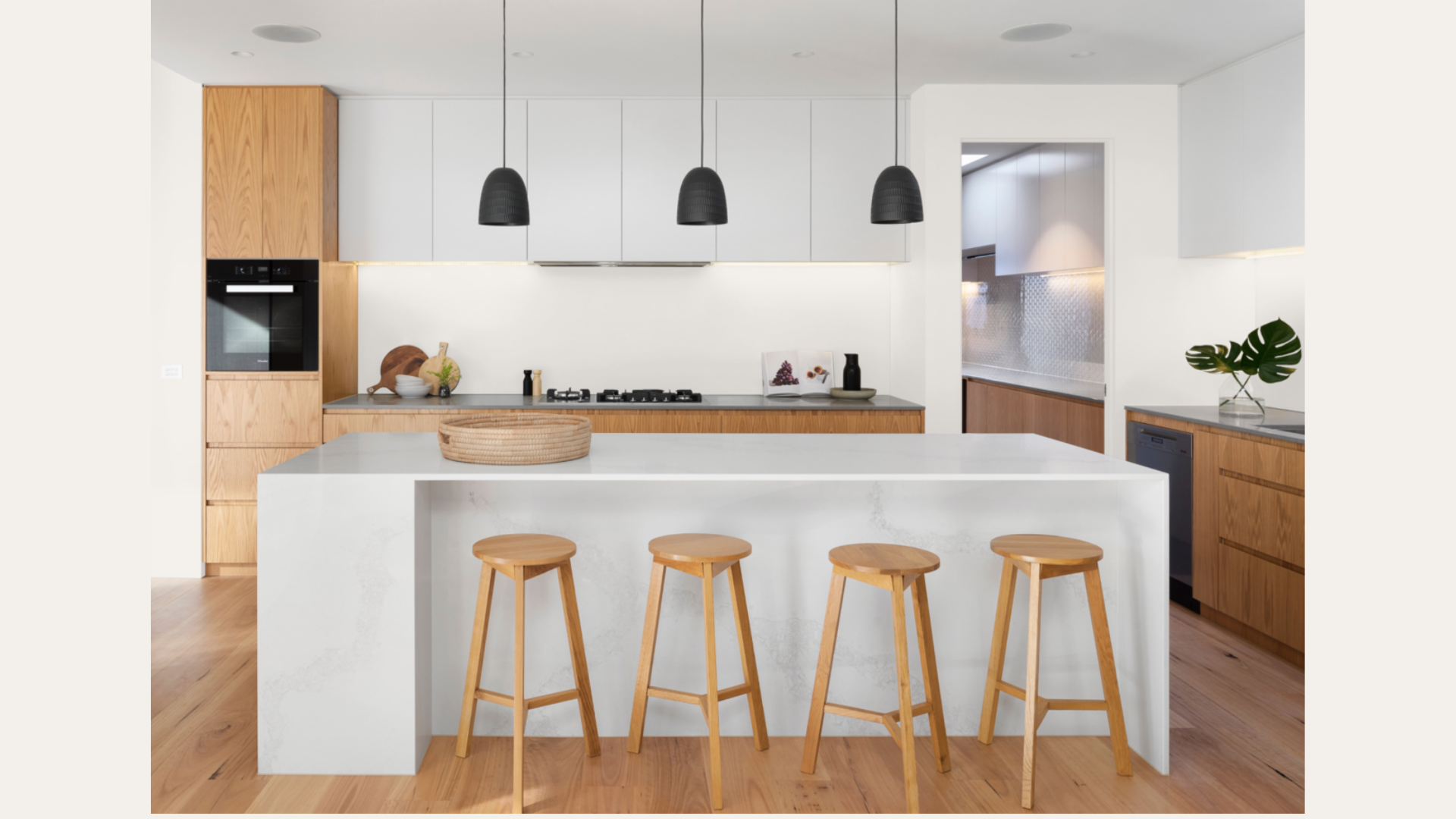 i2_Kitchen_Cabinets_and_Walls