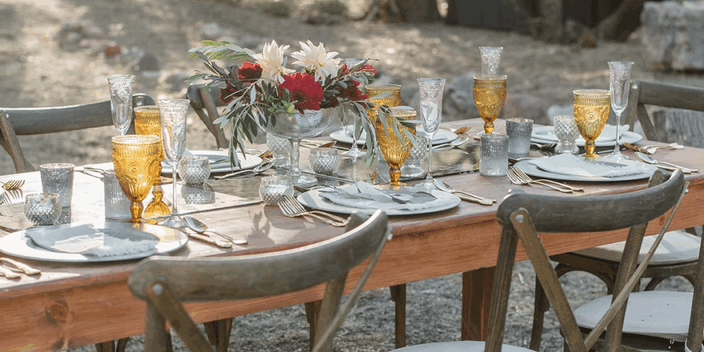 Hosting Made Easy: 5 Table Essentials for a Special Dinner