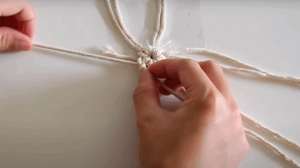Begin Knotting with a Double Half Hitch Knot
