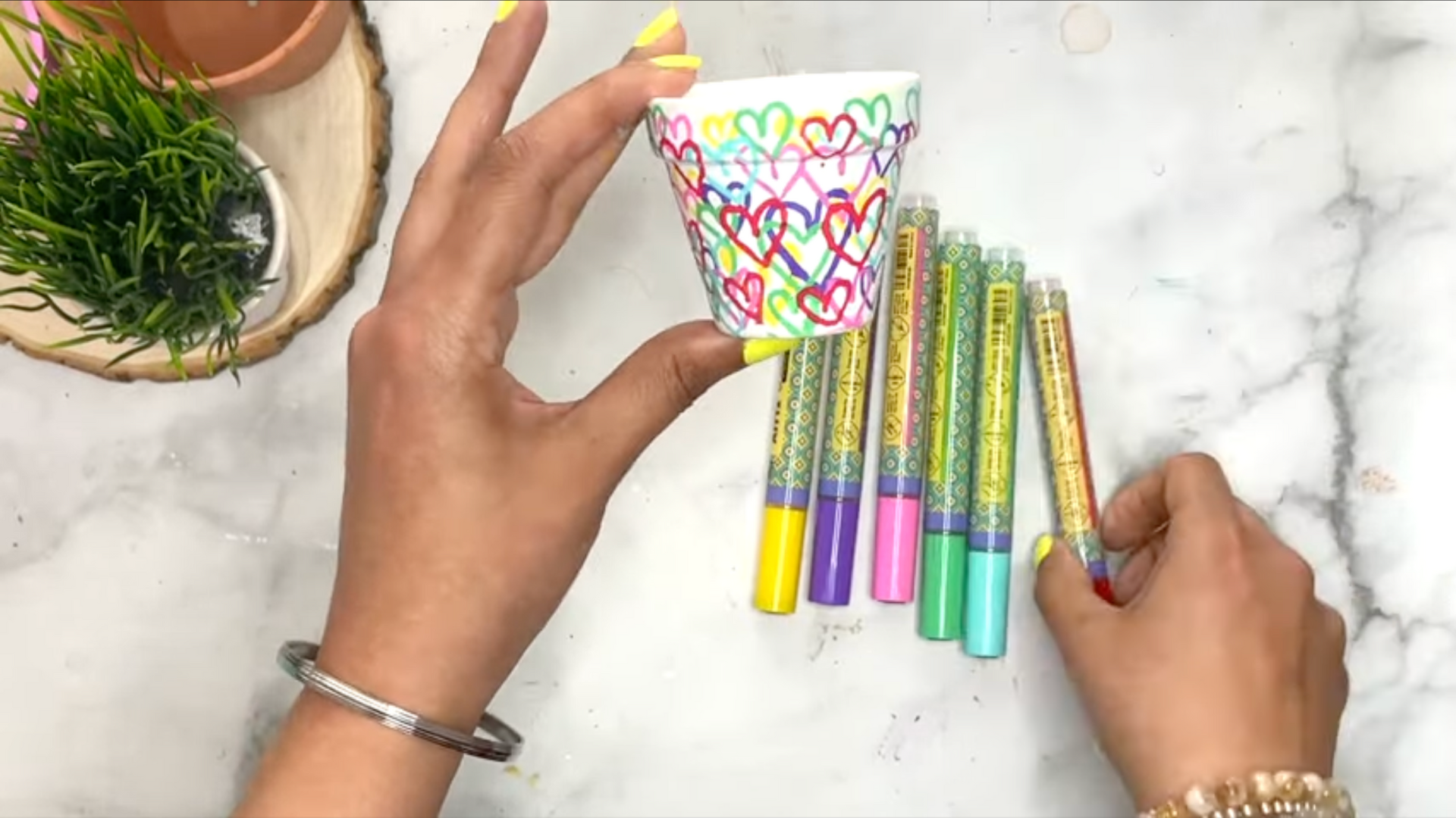 Graffiti_Hearts_Pot
