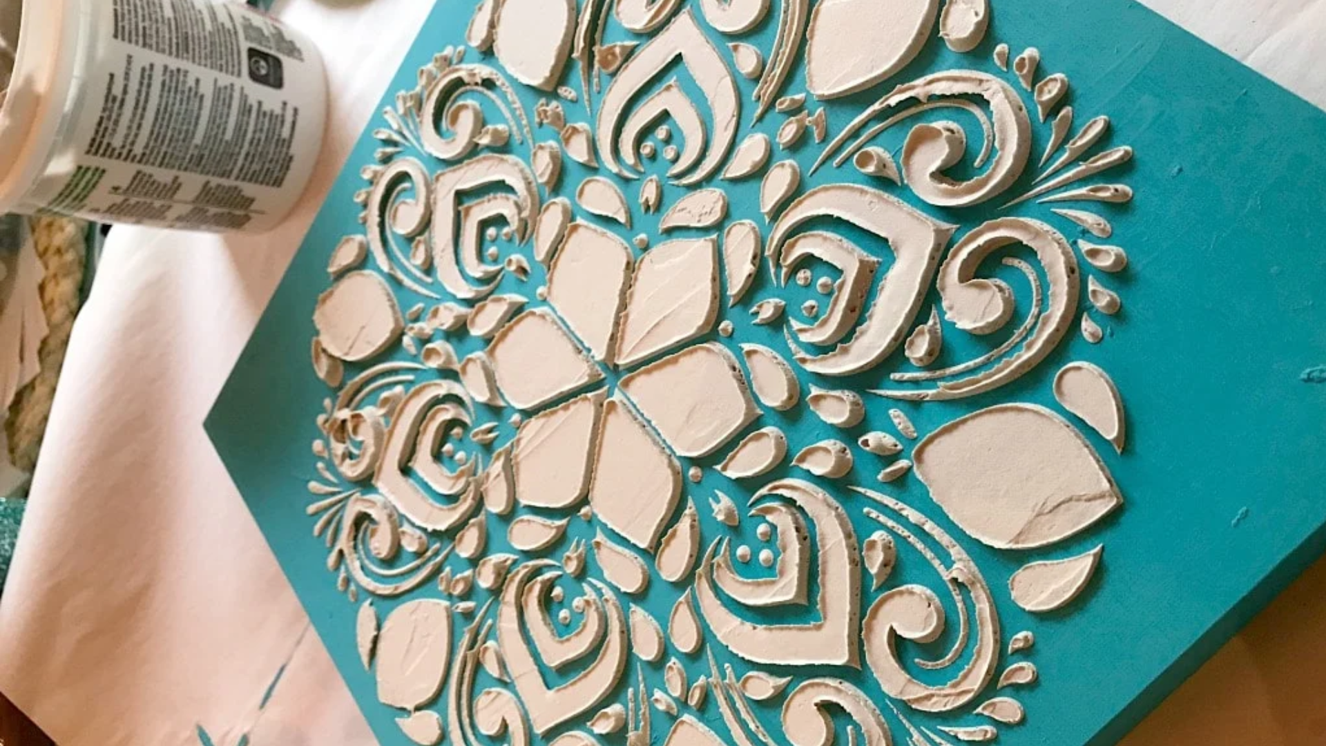 Stenciling_with_Texture_Paste