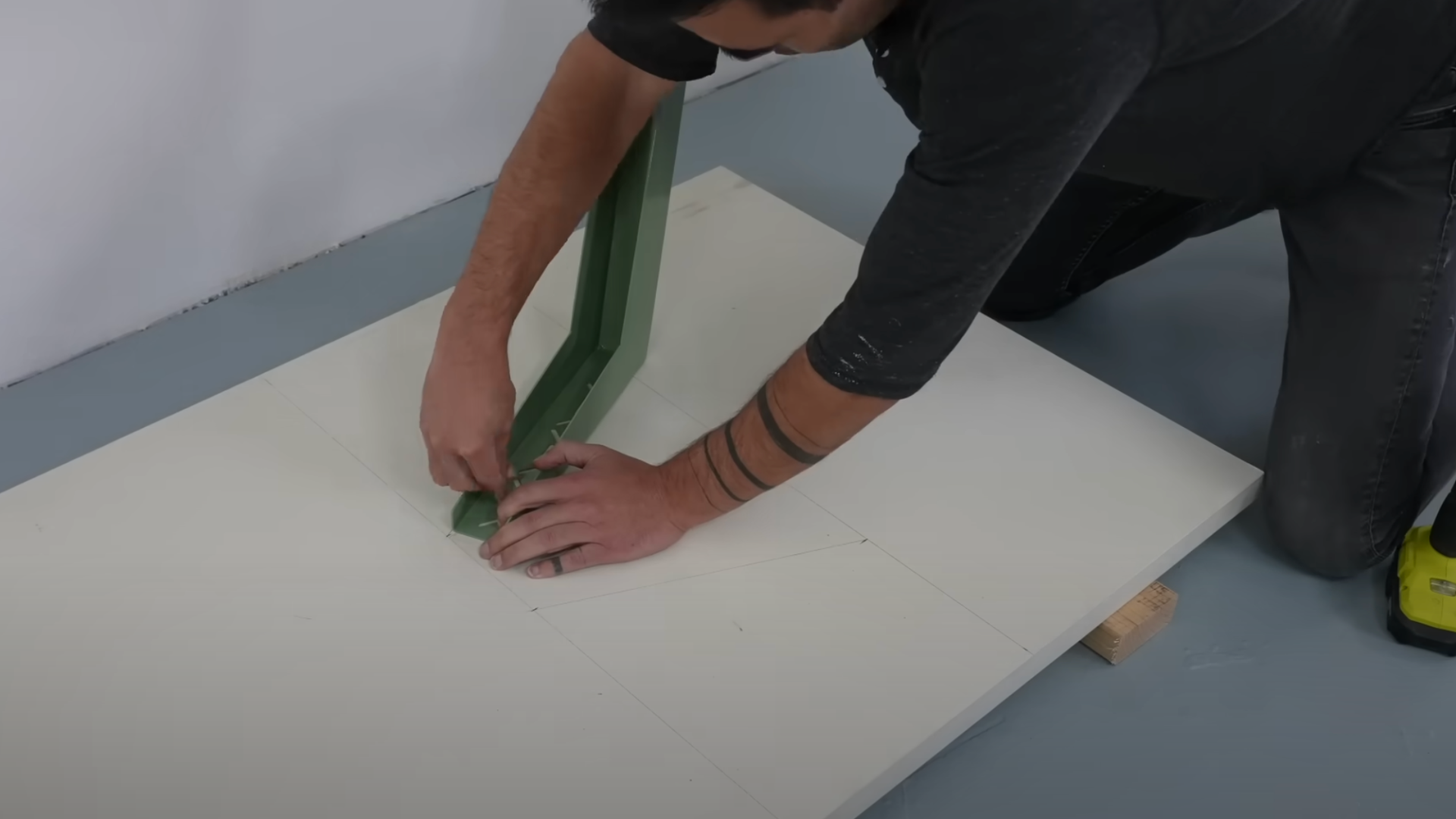 Step_2_Attach_the_Legs