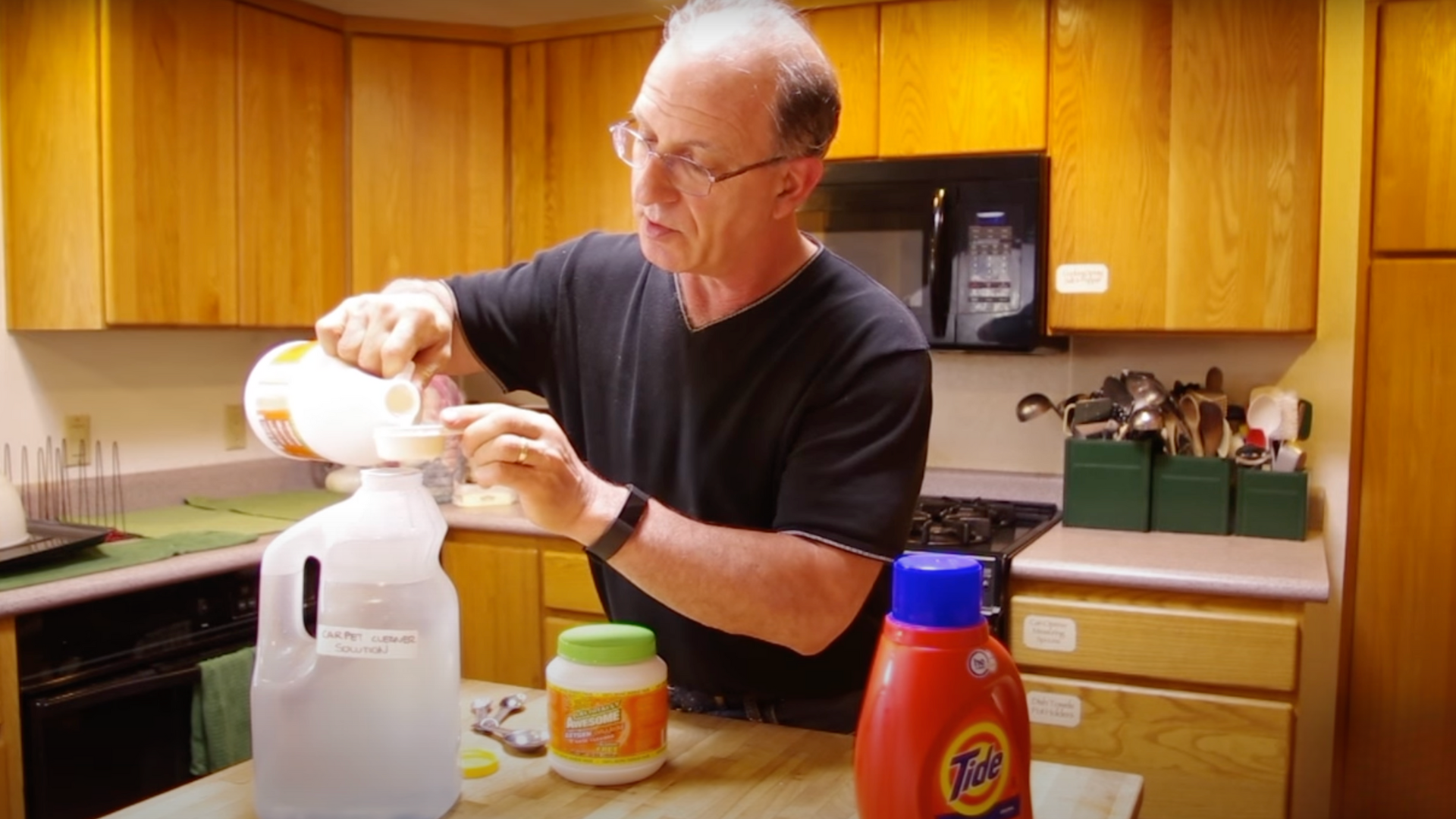 Step_2_Mix_in_a_Multi-Purpose_Cleaner