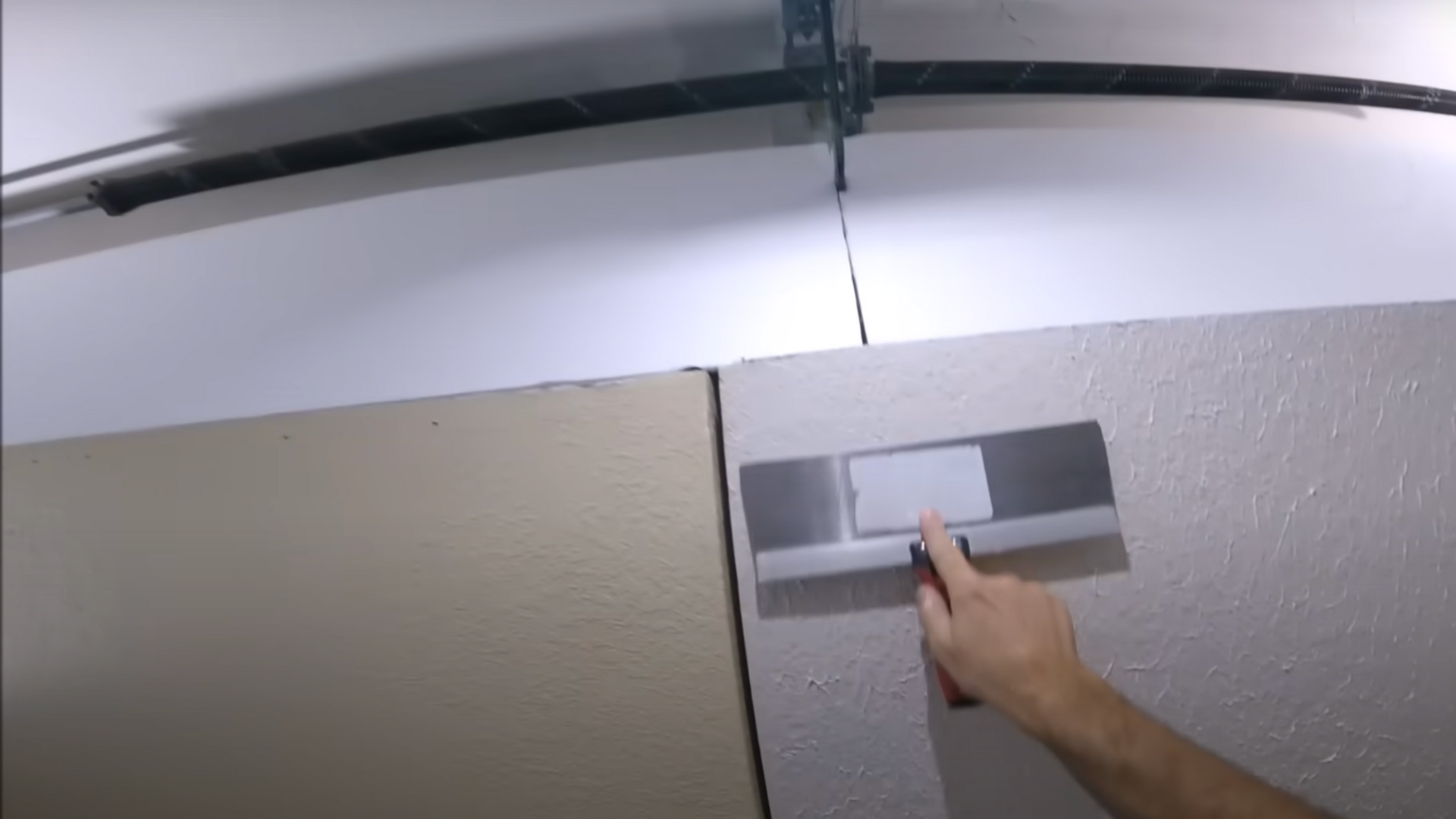 Step_4_Smooth_the_Surface_with_a_Taping_Knife