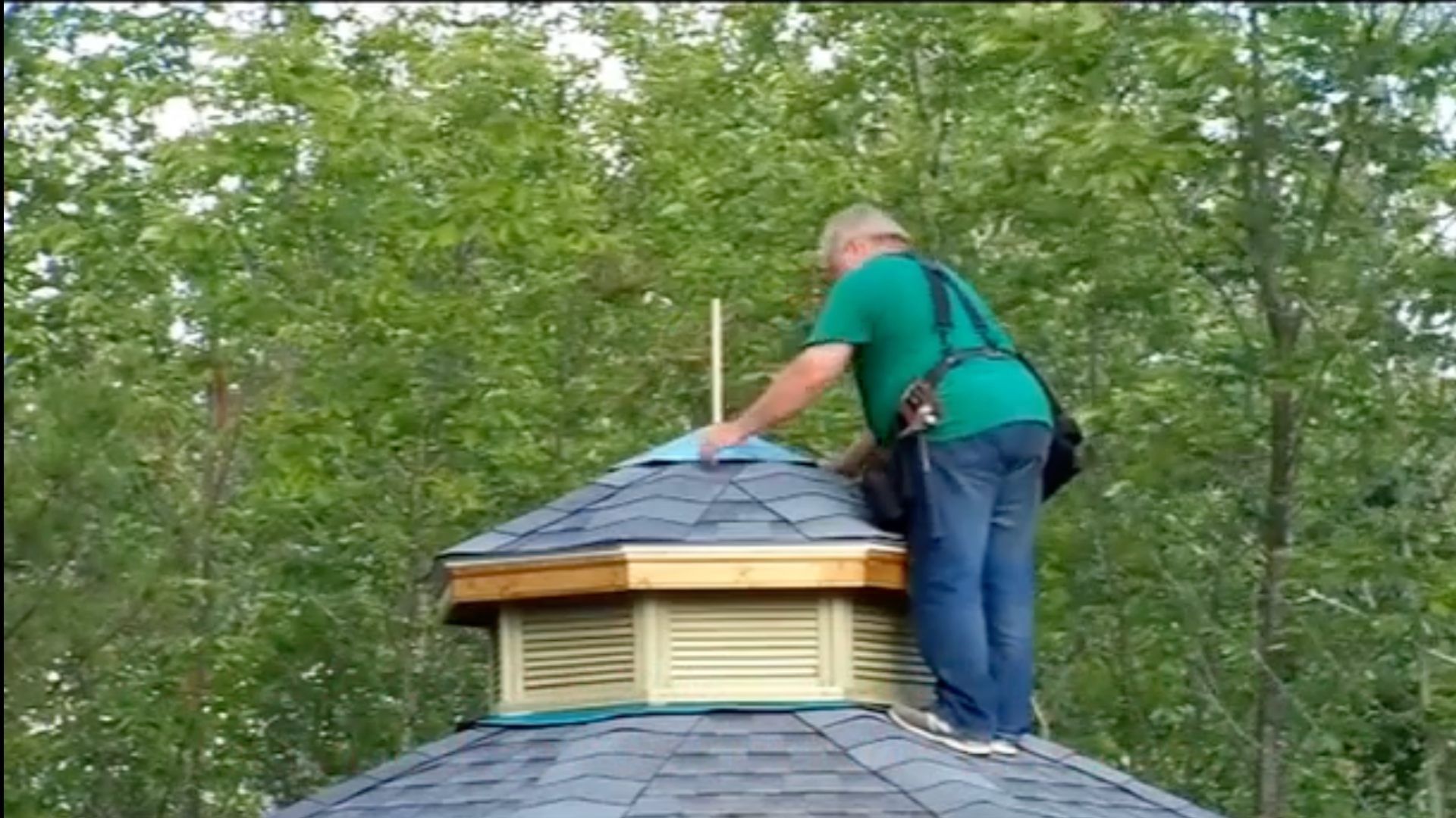 Step_9_Sheathing_the_Roof