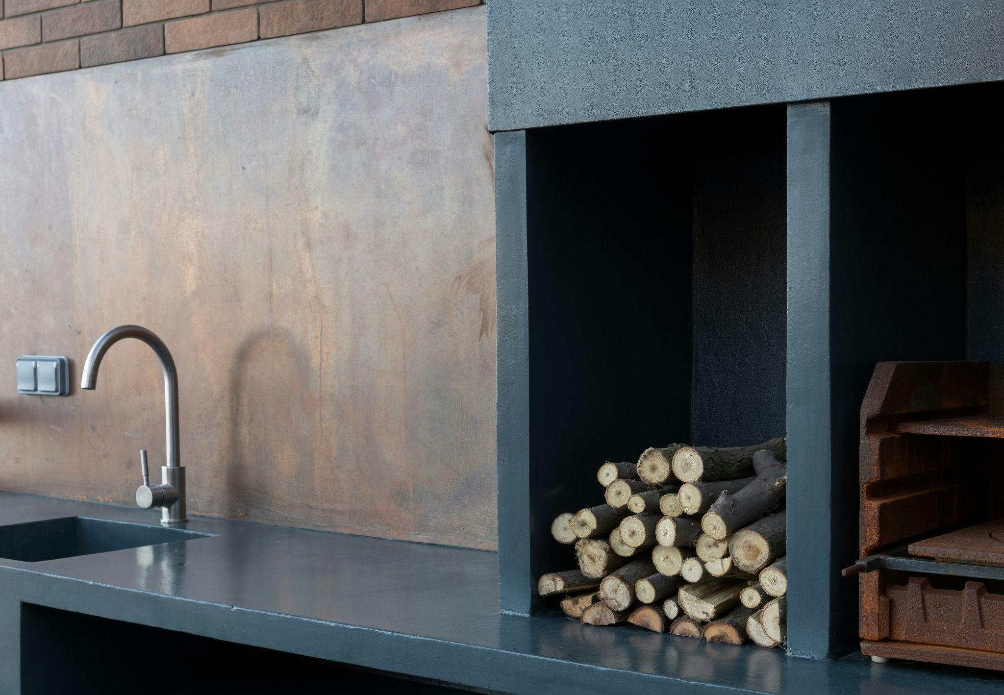 Custom Outdoor Kitchens & Bars