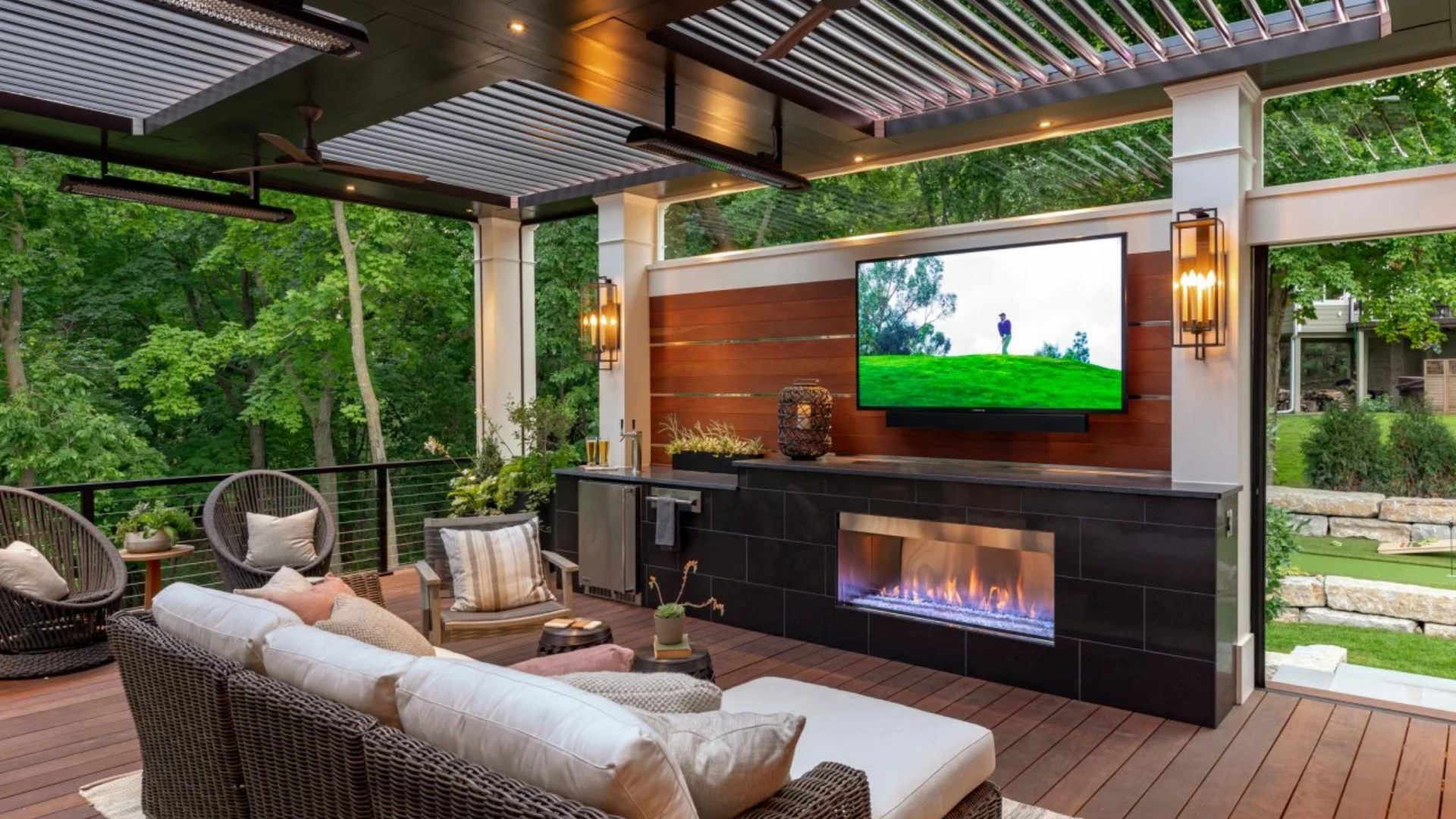 Deck_with_Outdoor_TV_Setup