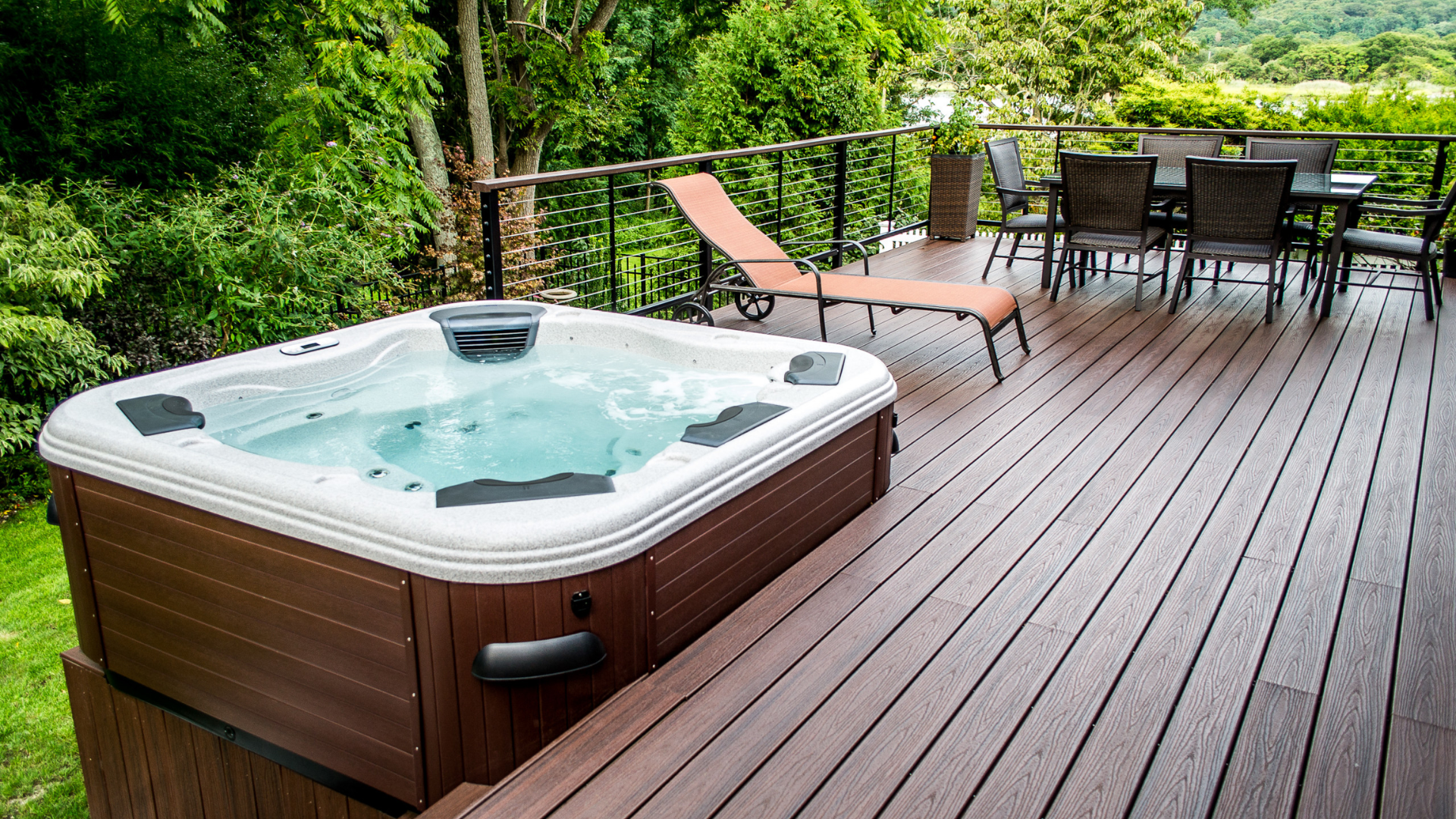 Deck_with_a_Hot_Tub_Nook