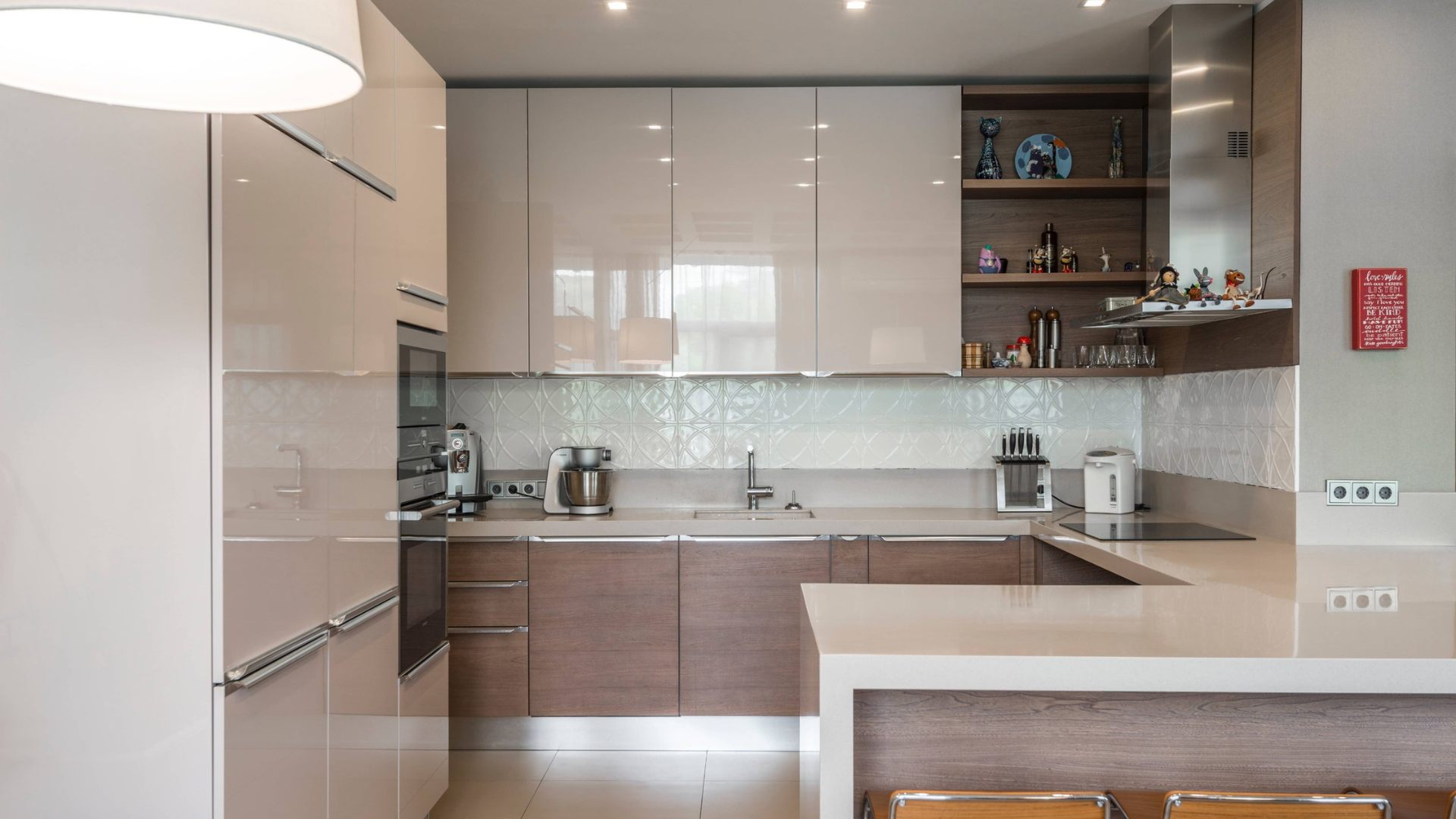 40 Smart Kitchen Layouts That Include the Perfect Pantry - Opple House