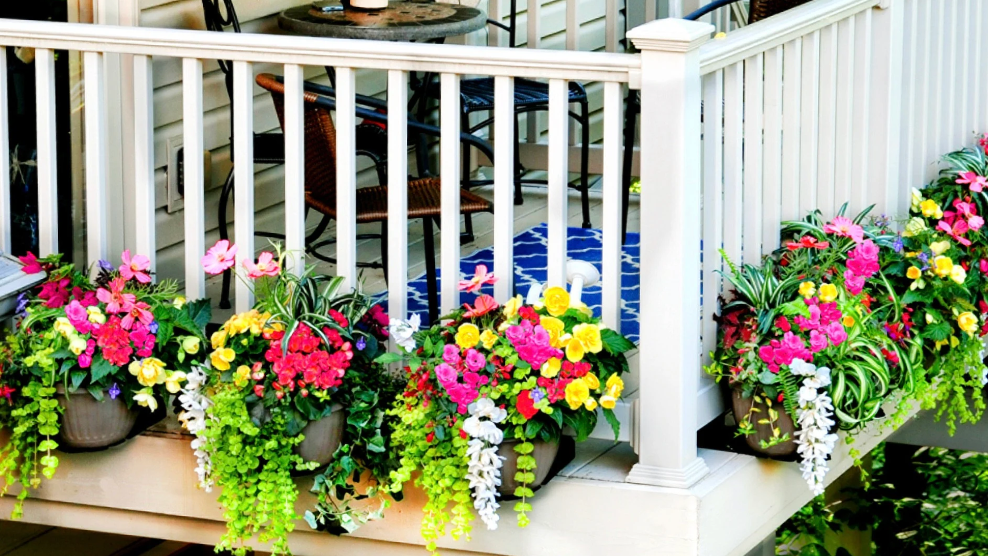 Matching_Planters_Built_Into_Railings