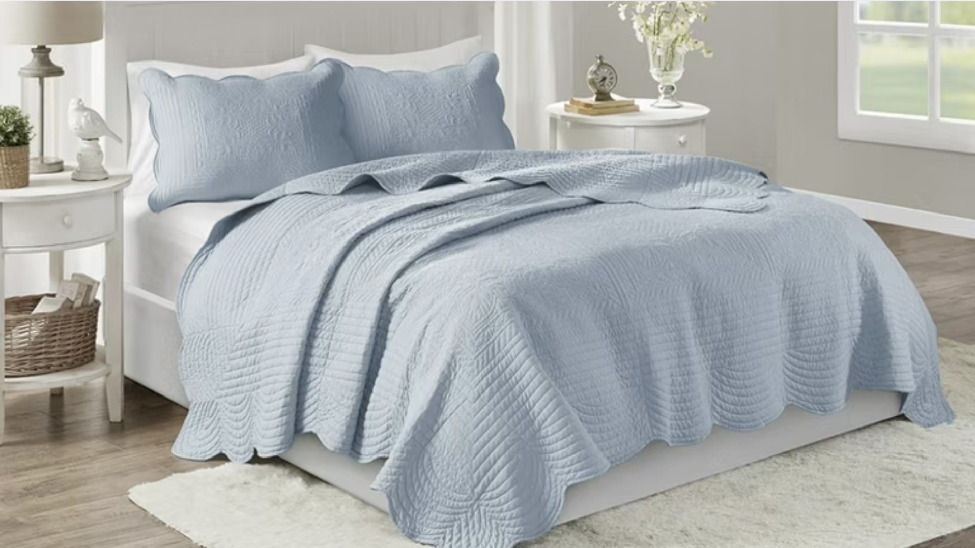 Scalloped Edged Bedding