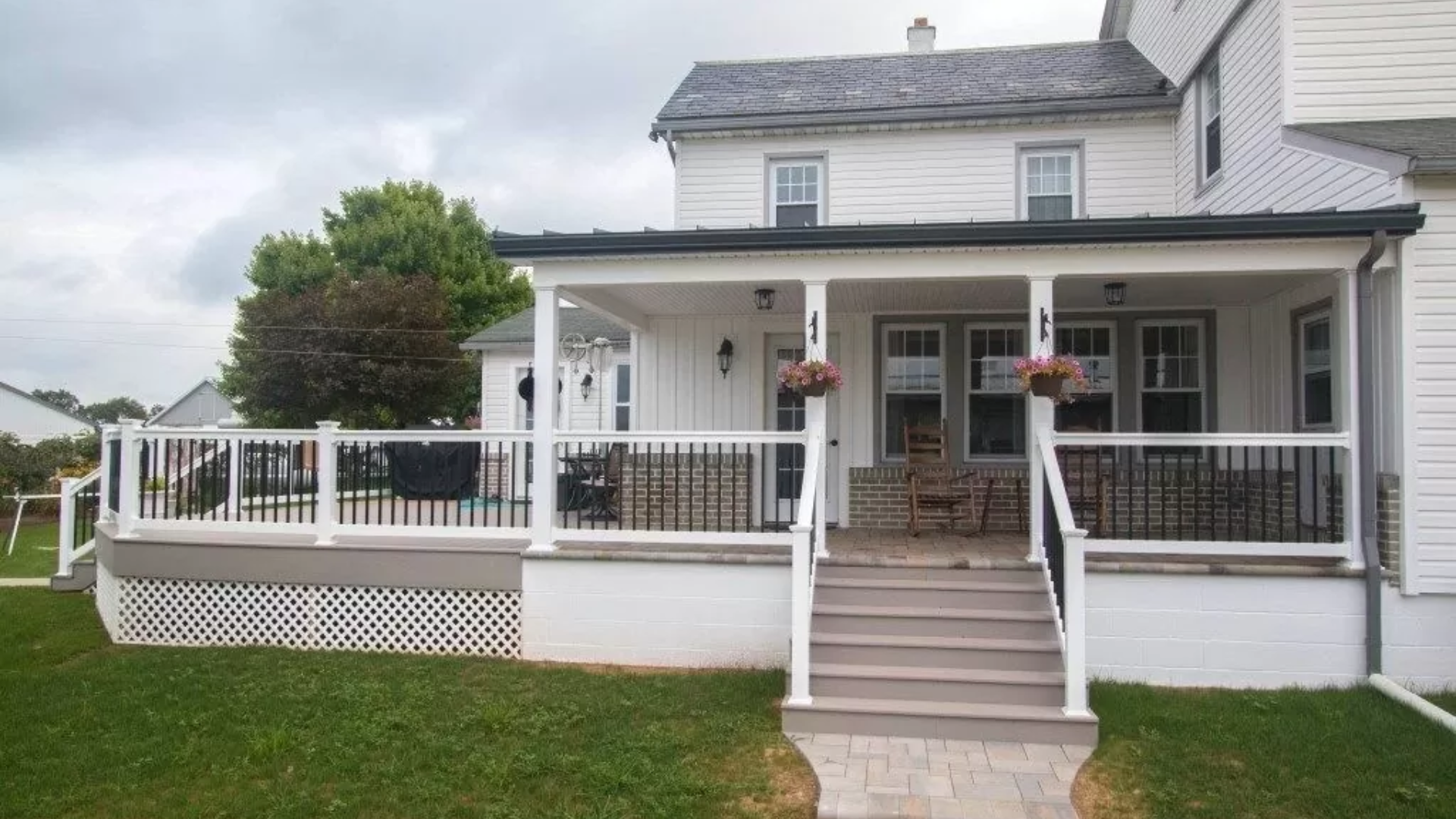 Simple_Farmhouse-Style_Deck
