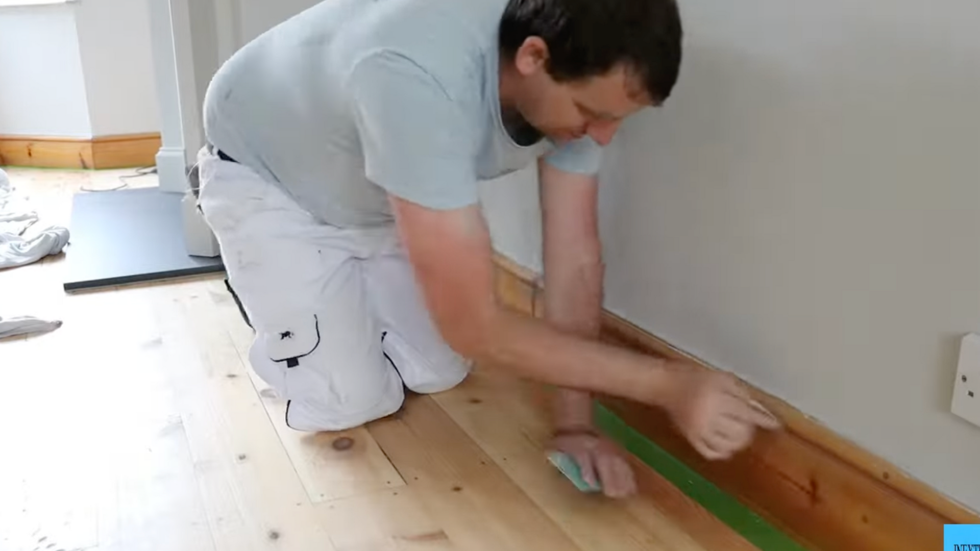 Step_2_Sand_the_Varnished_Surface