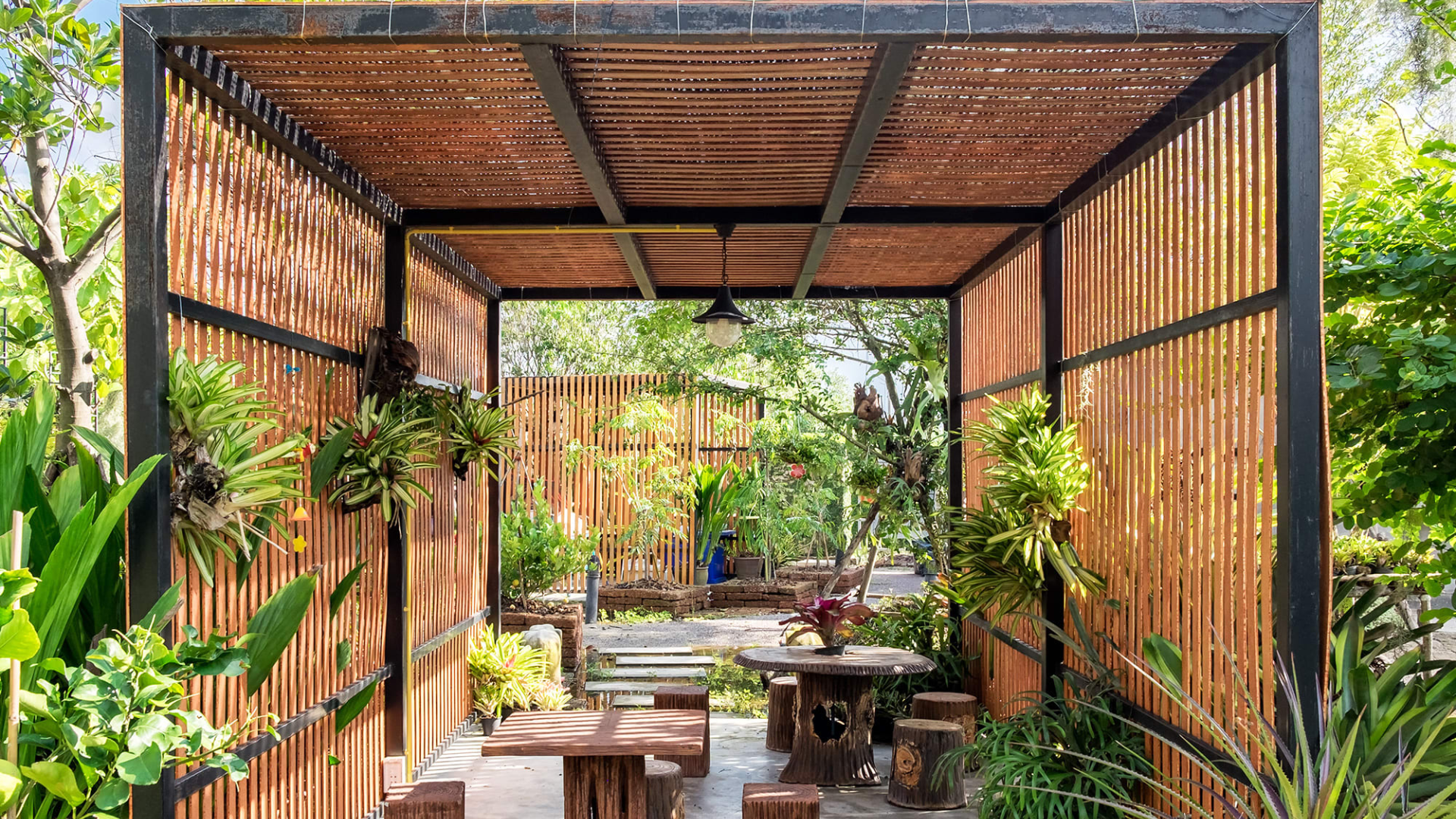 Tropical-Style_Deck_with_Bamboo_Privacy