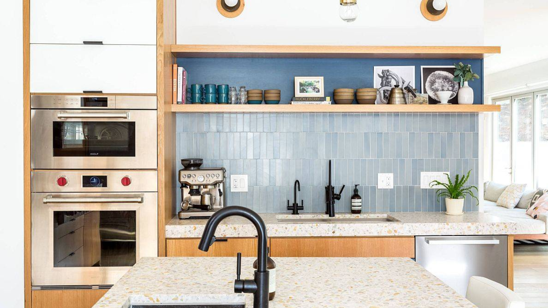 Vertical Subway Tile Arrangement