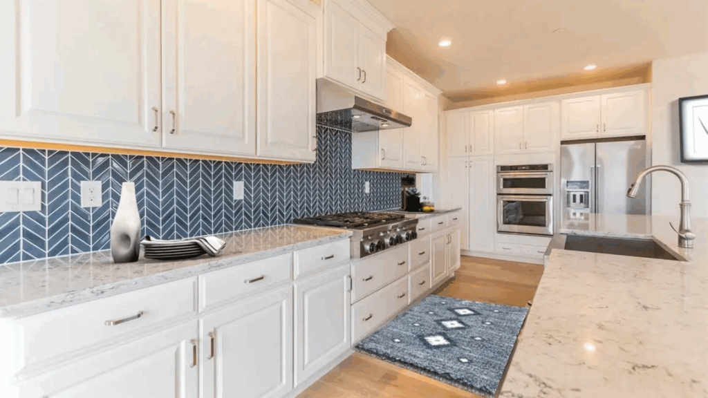 white cabinet kitchen backsplash ideas