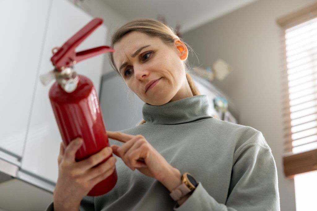 How to Use a Fire Extinguisher Correctly