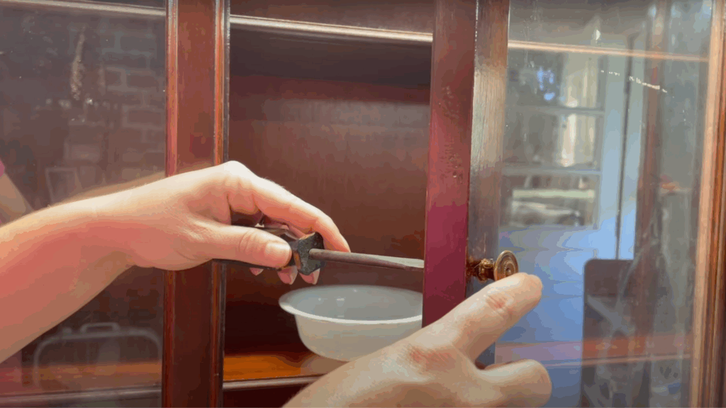 china cabinet Remove Hardware