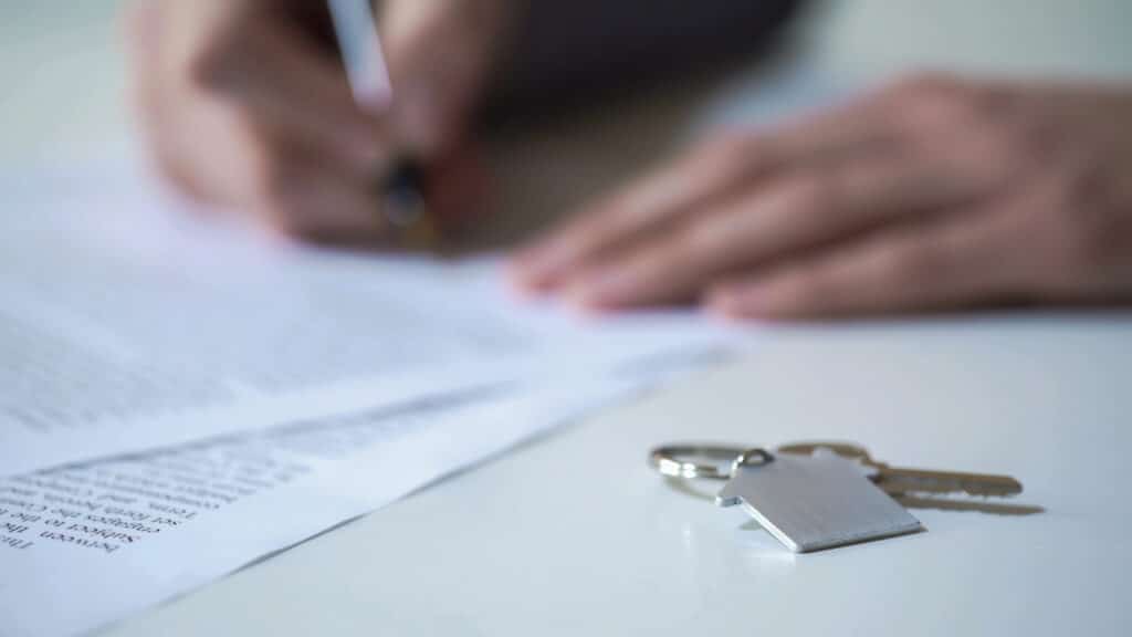 Conveyancer vs Solicitor: Choosing the Right Professional for Your Home Purchase