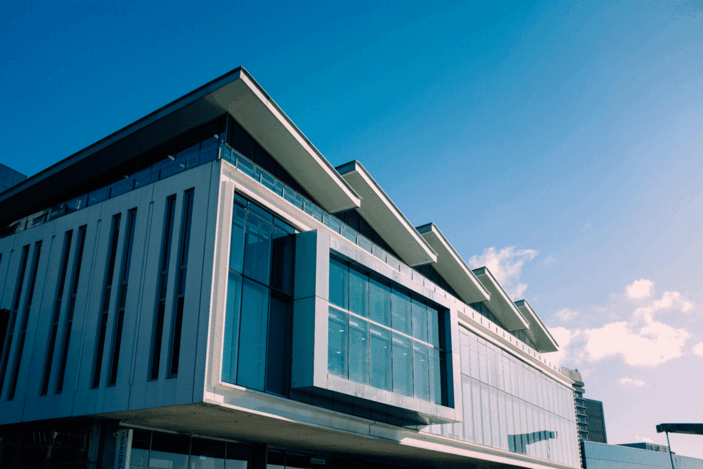 7 Tips for Choosing the Right Commercial Roofing Contractor