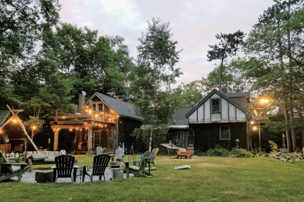 The Art of Outdoor Harmony: Blending Modern Architecture with Natural Elements