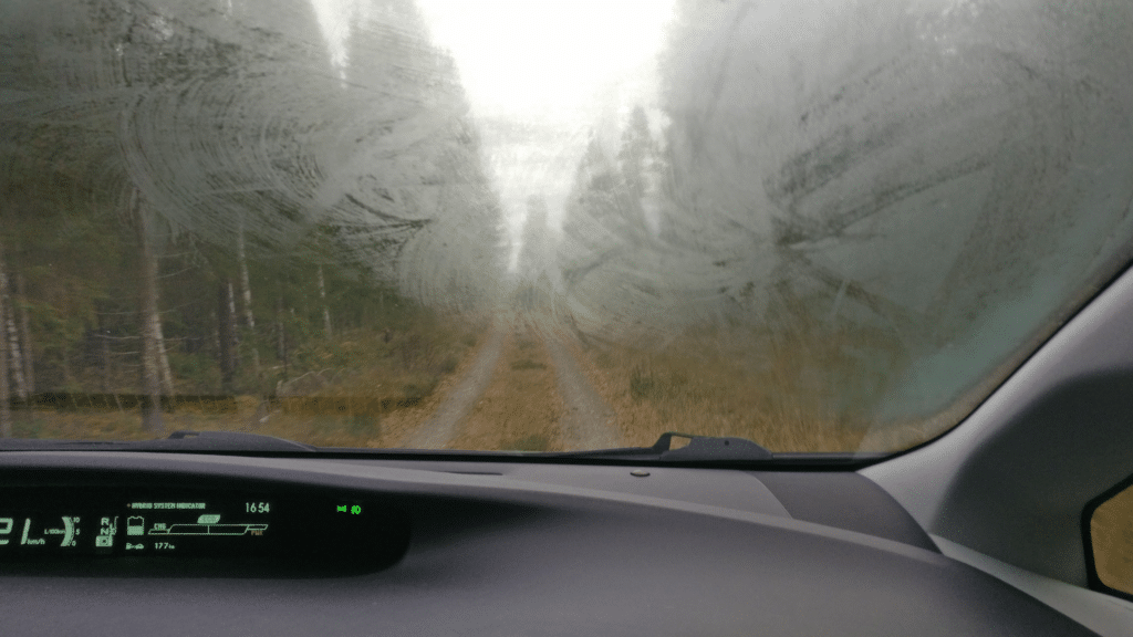 how to get rid of fog on windshield