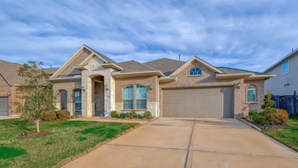 jalen hurts houston property for his mother