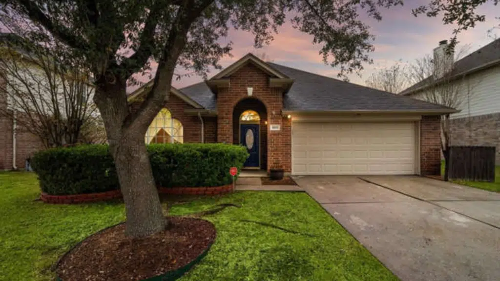 jalen hurts main residence during the nfl season