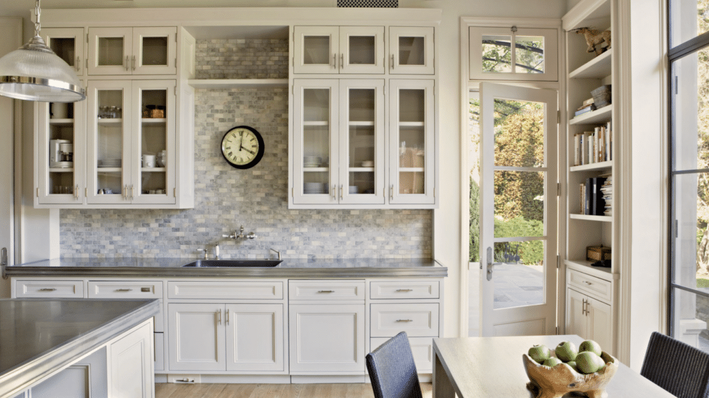 painting kitchen cabinets white