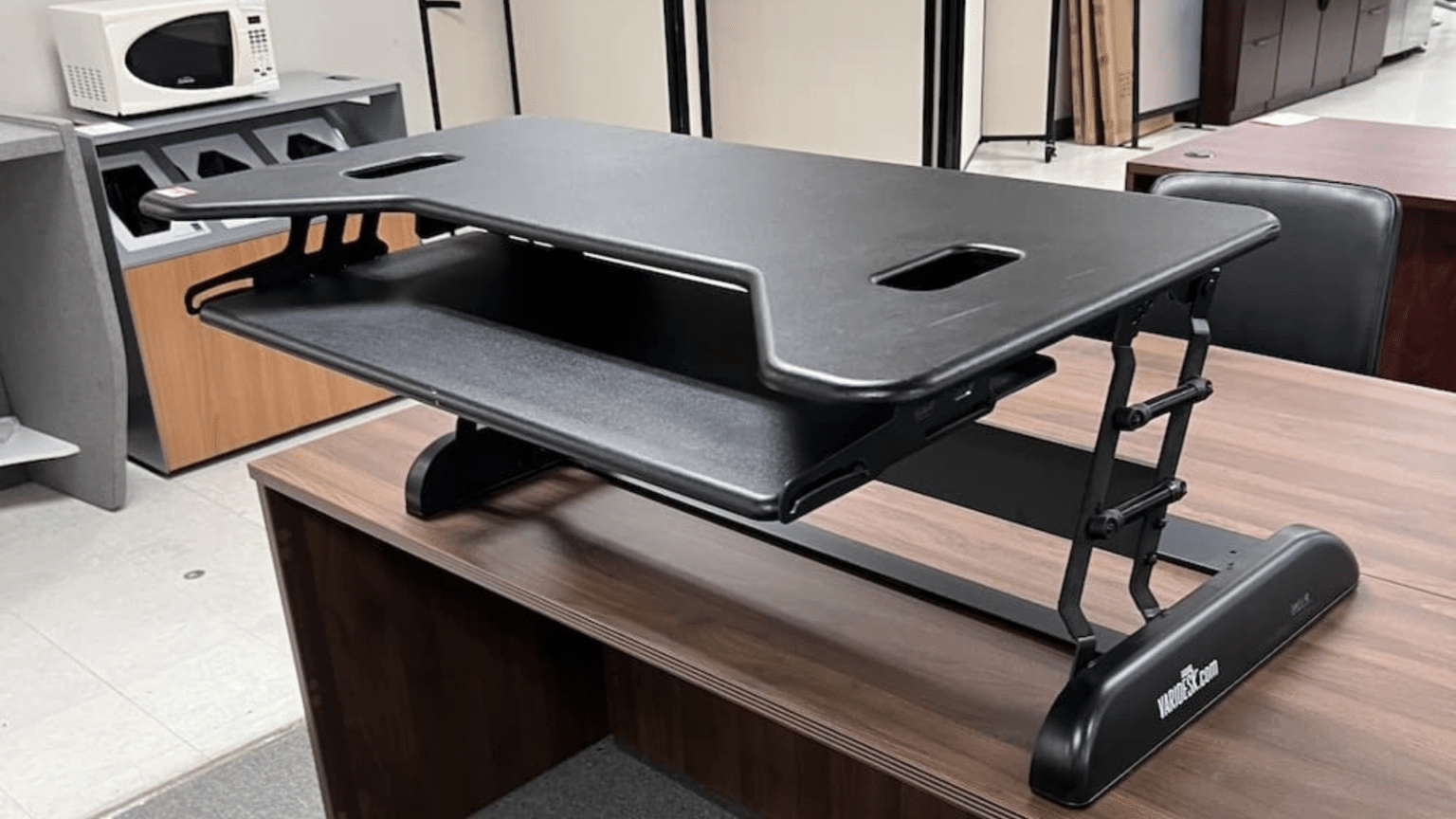 What Is a Riser Desk: Benefits, Types, and Uses - Opple House