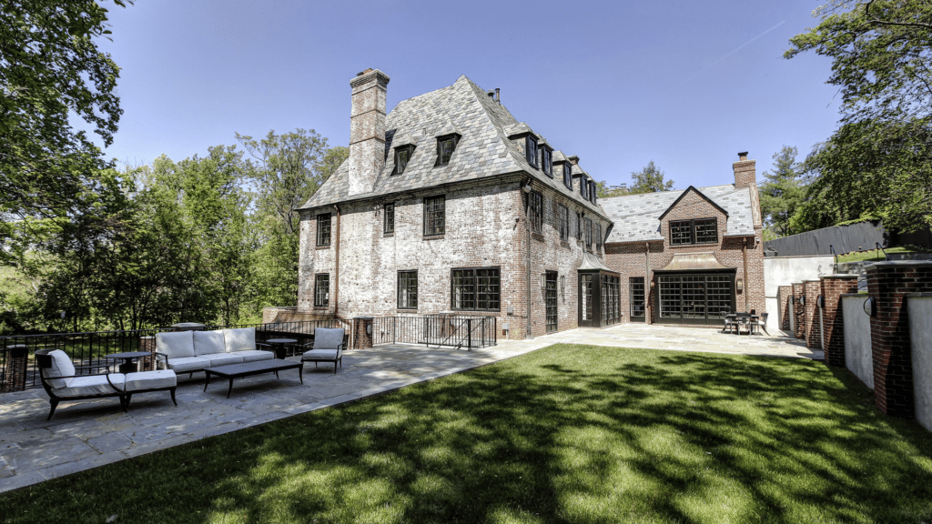 where do the obamas live now