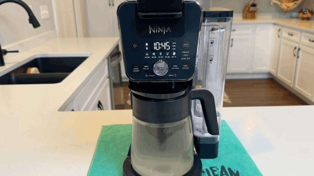 how to clean coffee maker with vinegar and water for better taste and longer machine life