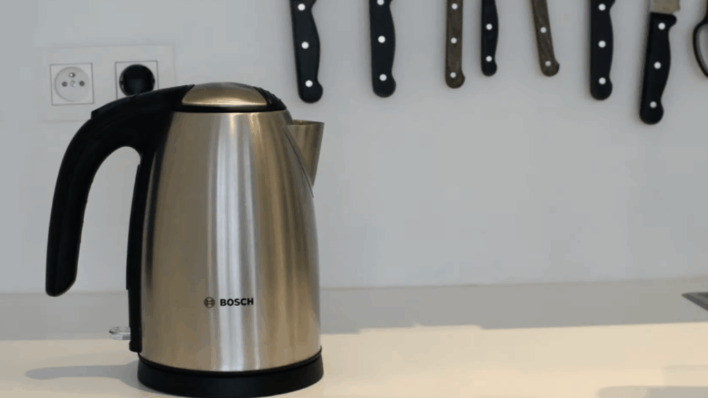 electric kettle heating vinegar and water solution during the boiling step for deep cleaning process