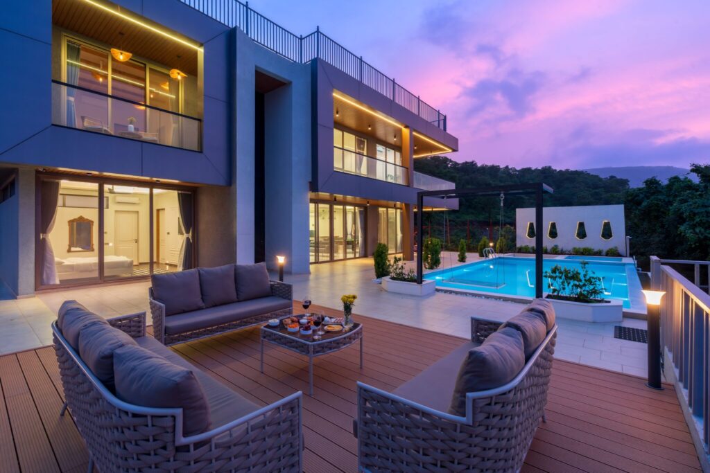How Luxury Vacation Homes Are Influencing Modern Residential Design Trends How Luxury Vacation Homes Are Influencing Modern Residential Design Trends
