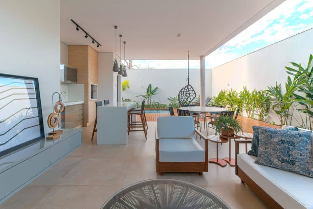 How Luxury Vacation Homes Are Influencing Modern Residential Design Trends